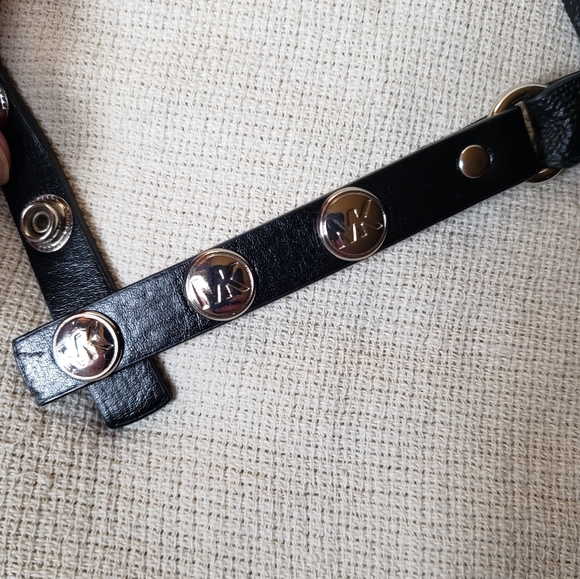 Michael Kors logo fanny pack with pull chain, Medium - Picture 5 of 9